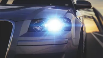 510 гривень штрафу за вимкнені фари: чому більшість постанов не мають законних підстав