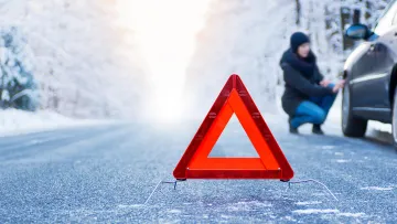 Колія, сніг і інерція: прості правила, які рятують авто взимку