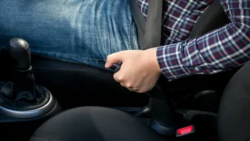 Мороз проти водіїв: чому ручник автомобіля взимку може стати пасткою та як уникнути проблем