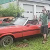 Раритетний Ford Mustang за $200 000 знайшли покинутим: авто 55 років іржавіє просто неба