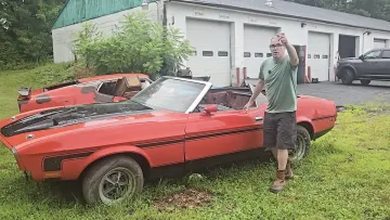 Раритетний Ford Mustang за $200 000 знайшли покинутим: авто 55 років іржавіє просто неба
