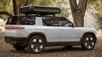 Автономна революція близько: Rivian та Uber запускають флот роботаксі R2