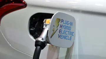 Гібриди plug‑in і класичні: як керувати, щоб витрата пального падала навіть на автостраді