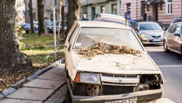 Автомобільна декомунізація: українці масово здають на металобрухт радянські машини