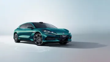 9 хвилин до майже повного заряду: що відомо про електромобіль DENZA Z9GT перед дебютом у Європі