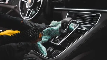 Більше мікробів, ніж на унітазі: експерти назвали найбрудніші місця в авто