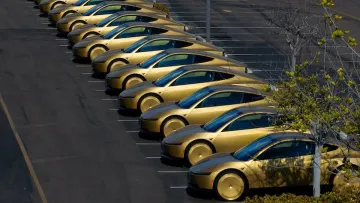 Tesla запустила Cybercab в американському місті: роботаксі без керма та педалей, але вже з пасажирами