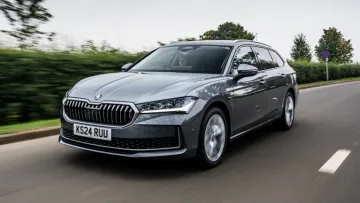 Toyota впевнено тримає лідерство: названо топ-10 нових легковиків, які масово купували українці у червні