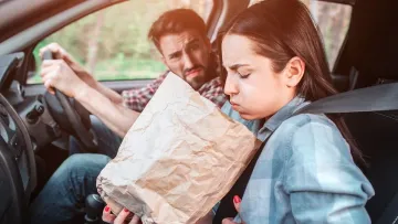 Невидимий удар по вестибулярці: що не так із поїздками в електромобілях