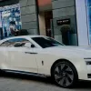 На службі Її Величності: в Україні помітили рідкісне електрокупе Rolls-Royce за понад півмільйона доларів