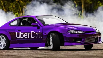Тариф «Uber Drift»: в Японії компанія таксі дозволяє подрифтувати на справжній гоночній трасі