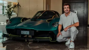 Суперкар за $3,2 млн: Фернандо Алонсо показав рідкісний Aston Martin на вулицях Монако