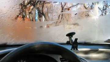 Секрет проти запотівання вікон: що має бути в кожному авто цієї зими, аби швидко позбутися конденсату