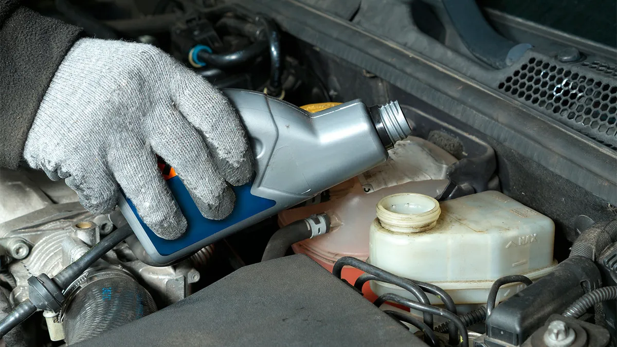 Коли час міняти гальмівну рідину в авто: основні сигнали, які не можна ігнорувати водіям