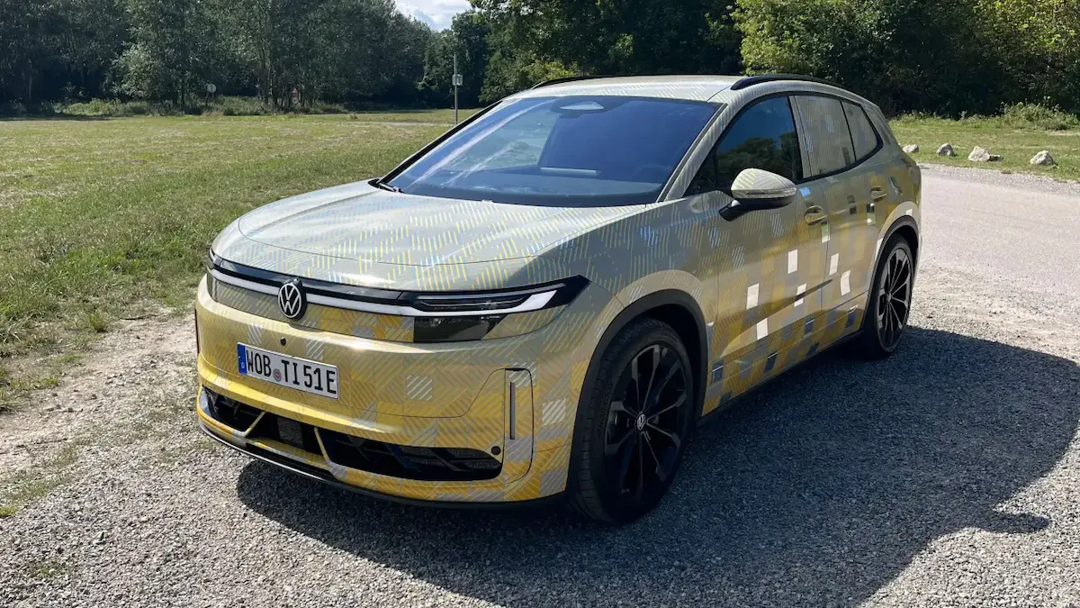 Масивний силует замість обтічних форм: як зміниться електричний Volkswagen ID. Tiguan