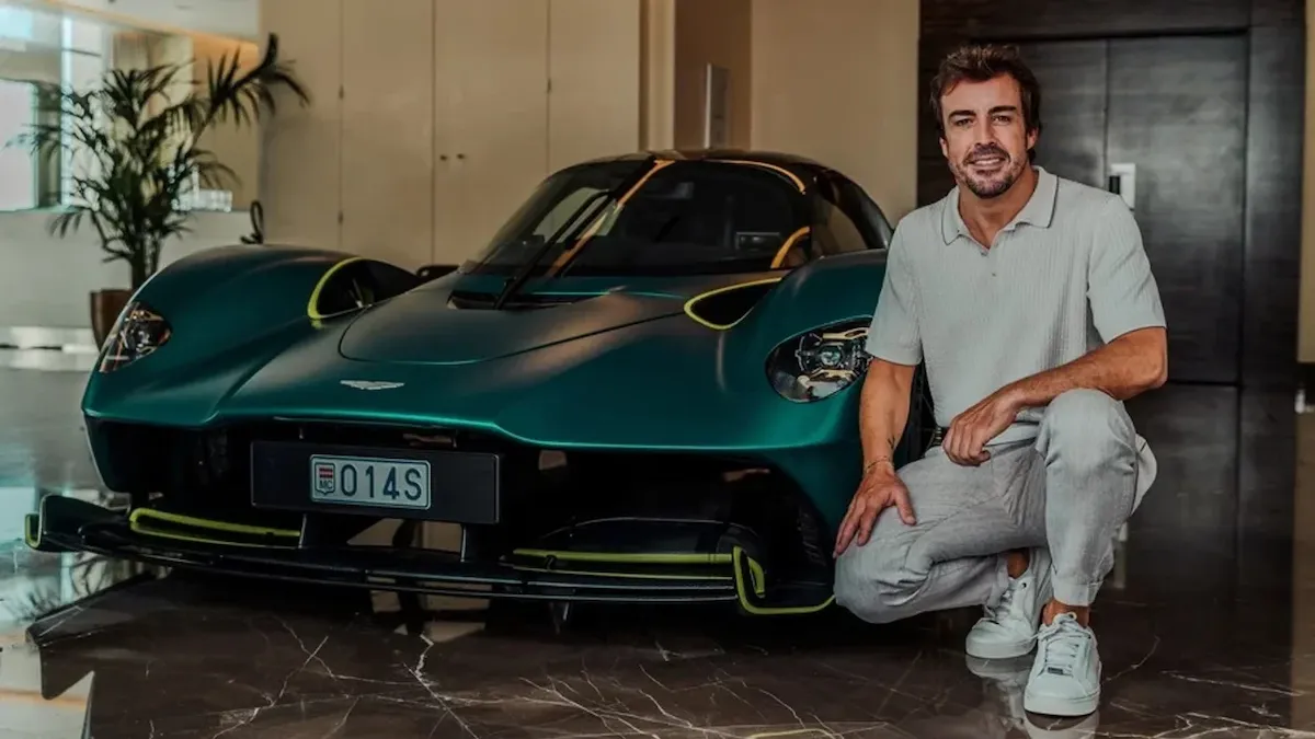 Суперкар за $3,2 млн: Фернандо Алонсо показав рідкісний Aston Martin на вулицях Монако