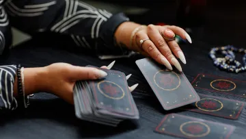 Карти відкрили несподівану правду для всіх знаків Зодіаку: прогноз Таро на 18 липня 2026