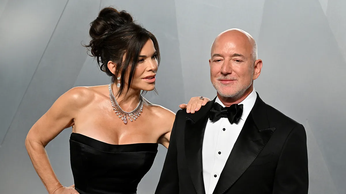 Плітки про напругу в парі Безоса: відео з Vanity Fair Oscars Party стало вірусним