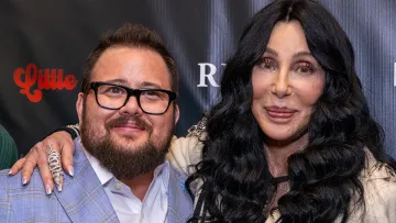 57-річний трансгендерний син Шер одружився з коханою: зіркова мама прийшла на весілля з каблучкою