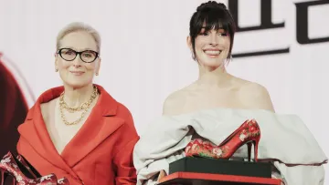 Енн Гетевей презентувала фільм «Диявол носить Prada 2» у Шанхаї: зірка Голлівуду вразила казковим стилем