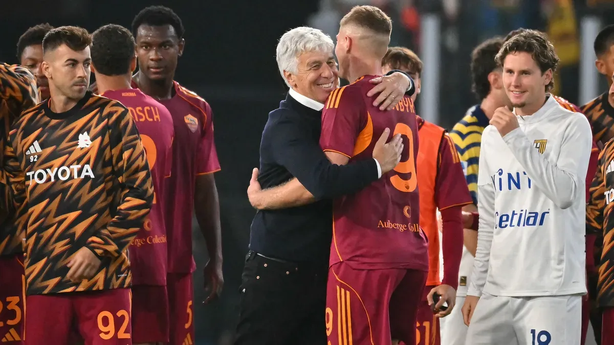 «Безумовно прогресує»: тренер Роми неочікувано щедро розхвалив українського нападника Довбика