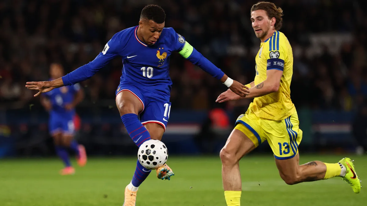 Україна розгромно програла Франції у Парижі: дубль і паненка Мбаппе, незвичний склад Реброва і «Путін х###о»