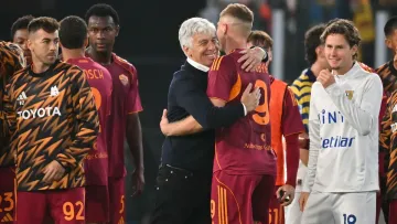 «Безумовно прогресує»: тренер Роми неочікувано щедро розхвалив українського нападника Довбика