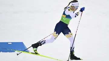 Прикре падіння фаворитки лижної естафети: збірна Швеції втратила шанси на золото Олімпіади через свою лідерку