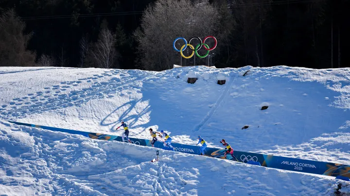 Медальний залік Олімпіади-2026 після 15 лютого: результати українців у біатлоні та гірськолижному спуску