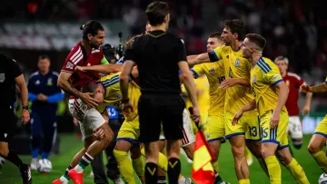 Ледь не дійшло до серйозної бійки: Собослаї спровокував конфлікт у матчі Угорщина – Україна і втік