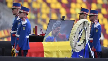 Ахметов відвідав Бухарест, Суркіс не поїхав через хворобу: відбулася церемонія прощання з Мірчею Луческу