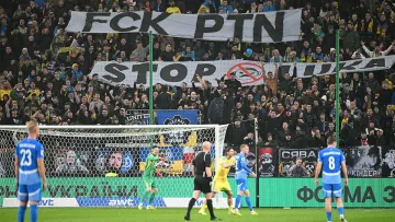 «Нехай москва лежить в руїнах»: фани збірної України вразили величезним полотном на матчі з Ісландією