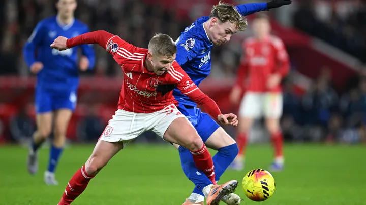 В АПЛ відбулося «українське дербі»: Зінченко зіграв проти Миколенка в матчі Ноттінгем Форест – Евертон 