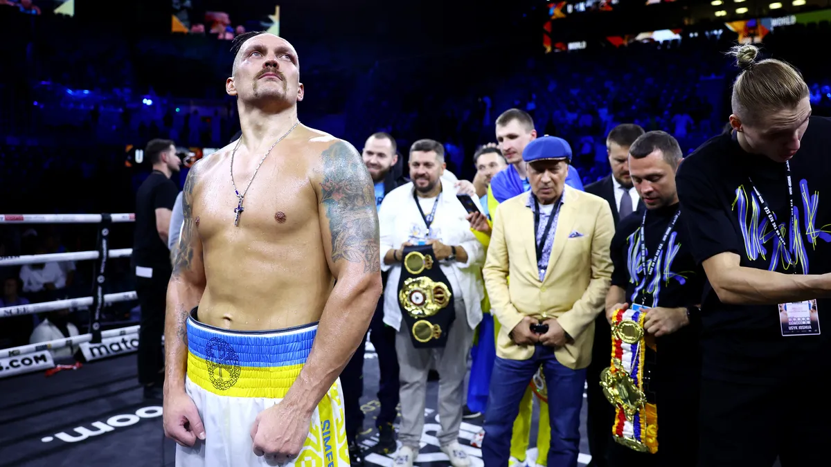 Усик показав свій табір перед реваншем із Дюбуа: в кадрі опинився «зять Буткевича»