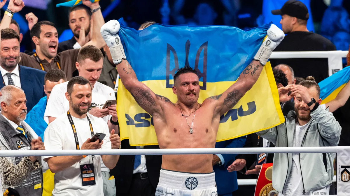 Усик назвав легенд і зірок боксу, які сильніші та слабші нього: у списках є обидва брати Кличко