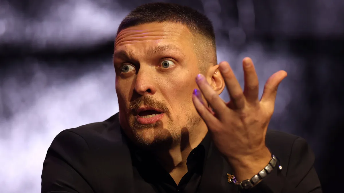 «Потім він станцював на сцені»: Едді Гірн поставив під сумнів травму Усика – він мав боксувати з Паркером
