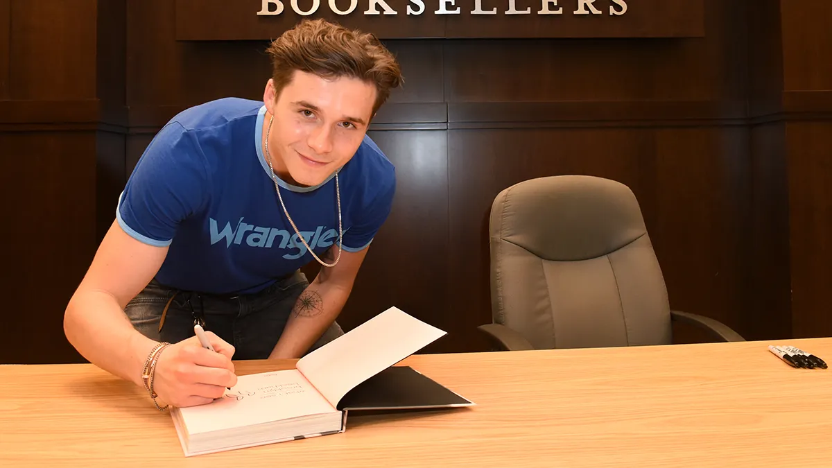 «Ідея – нарешті розповісти правду»: старший син родини Бекхемів планує повторити шлях принца Гаррі