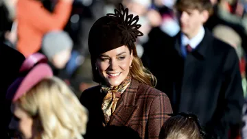 Не могла пройти повз: Кейт Міддлтон різко змінила маршрут заради прихильниці та сполохала охорону – відео