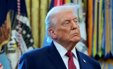 «‎Трамп займається сексом з дітьми»: блогер шокував мережу заявою про відео з президентом США