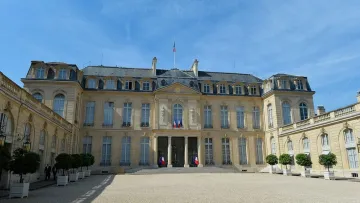 Резиденцію Макрона пограбували: що було викрадено та кого притягнули до відповідальності 