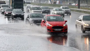 Київ вкрився ямами: чому дороги зникають разом зі снігом та яка є альтернатива асфальту