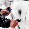 Авто під час морозної погоди: як відкрити замок машини та не пошкодити лакофарбове покриття без окропу