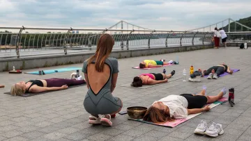 Як швидко заспокоїти нерви без медикаментів: натуральні напої та дихальні вправи, що знімуть гострий стрес 