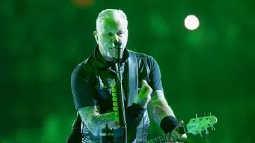 «Марино, ми любимо тебе»: лідер гурту Metallica зворушив 95-тисячний стадіон в Берліні зверненням до українки
