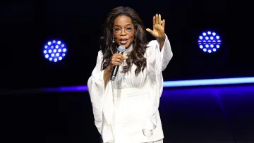 Опра Вінфрі святкує день народження: шлях від злиднів до статусу найбагатшої тележурналістки світу