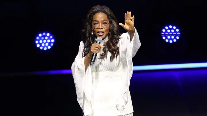 Опра Вінфрі святкує день народження: шлях від злиднів до статусу найбагатшої тележурналістки світу
