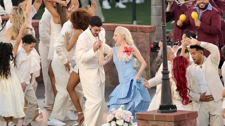 Справжнє весілля на Супербоулі-2026: Bad Bunny та Lady Gaga стали свідками історії