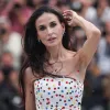 Що приховує зірка? Експертка з мови тіла помітила тривожні знаки в поведінці Демі Мур у Каннах