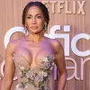 Джей Ло вразила у кутюрі Miss Sohee: білі птахи та бісер на прем’єрі «Офісного роману»