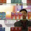 Китайці будуть платити податок із продажу контрацептивів: з чим пов’язана реформа